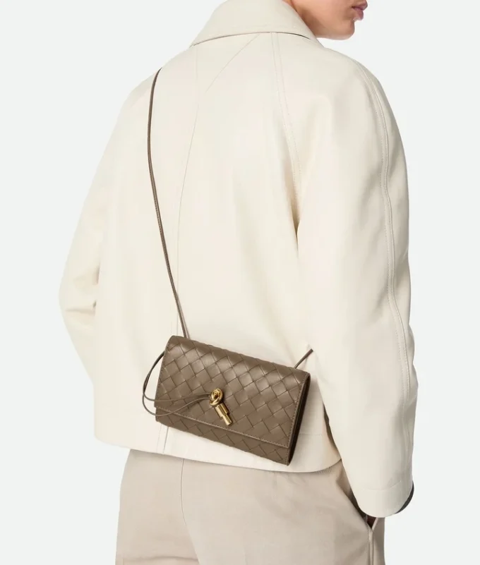 Andiamo-pouch med rem Andiamo-pouch med rem