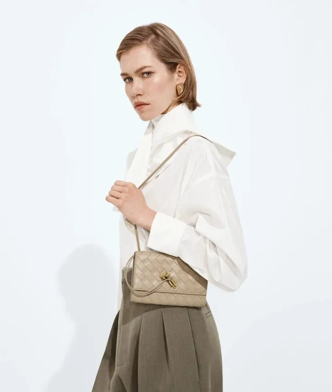 Andiamo-pouch med rem Andiamo-pouch med rem