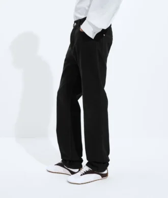 Blekta svarta jeans med raka ben