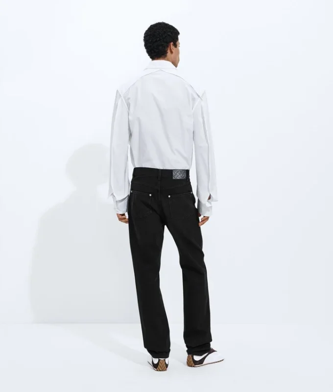 Blekta svarta jeans med raka ben Blekta svarta jeans med raka ben