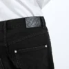 Blekta svarta jeans med uppvikt fåll Blekta svarta jeans med uppvikt fåll