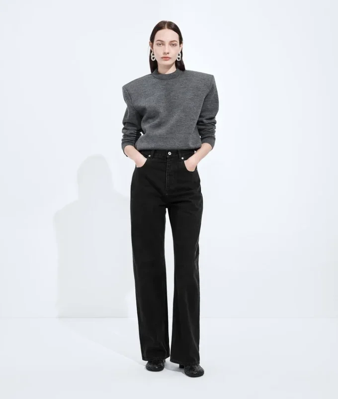 Blekta svarta jeans med vida ben Blekta svarta jeans med vida ben