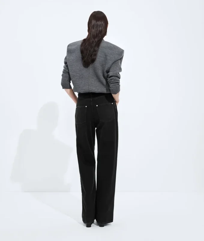 Blekta svarta jeans med vida ben Blekta svarta jeans med vida ben