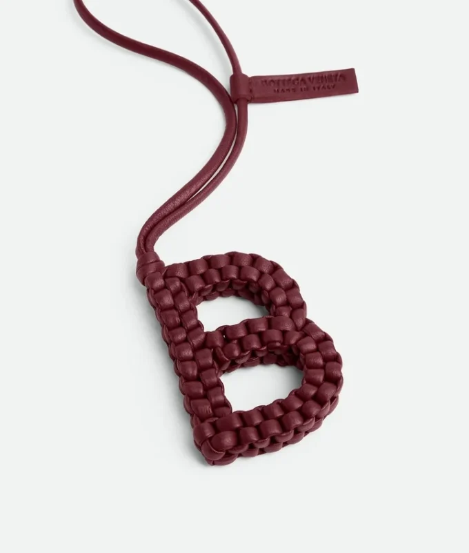 Charm i form av bokstaven B Charm i form av bokstaven B