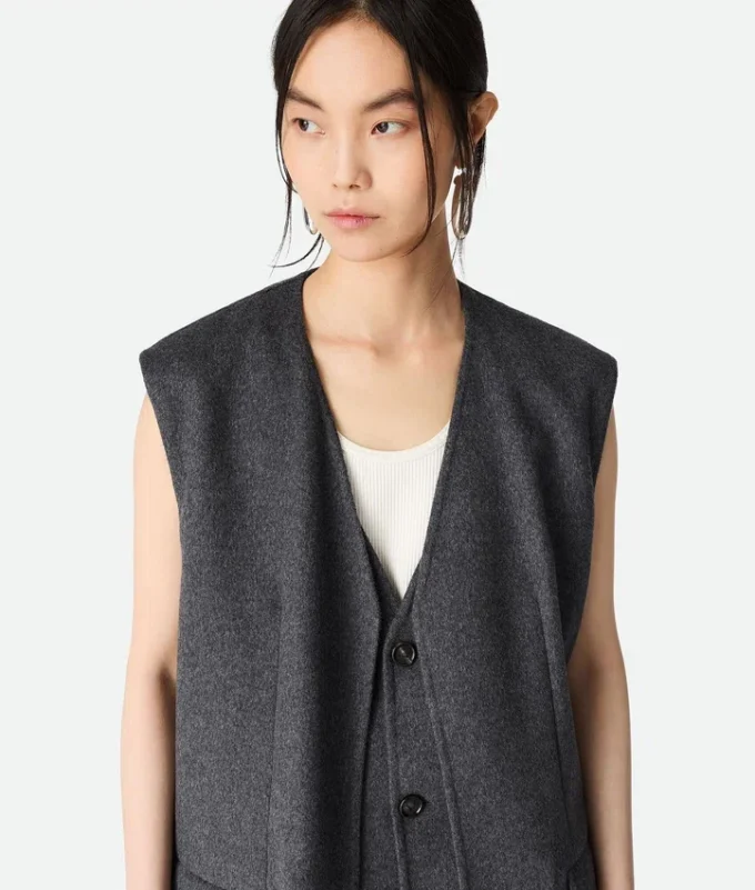 Dubbelvänd väst i ull Dubbelvänd väst i ull