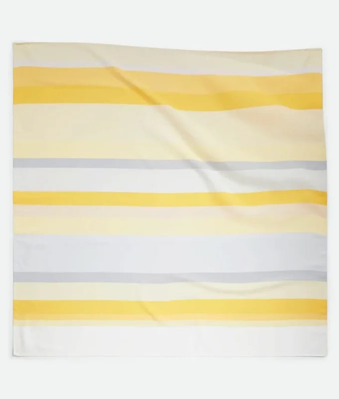 Foulard i randig silketwill Foulard i randig silketwill