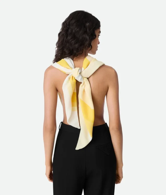 Foulard i randig silketwill Foulard i randig silketwill