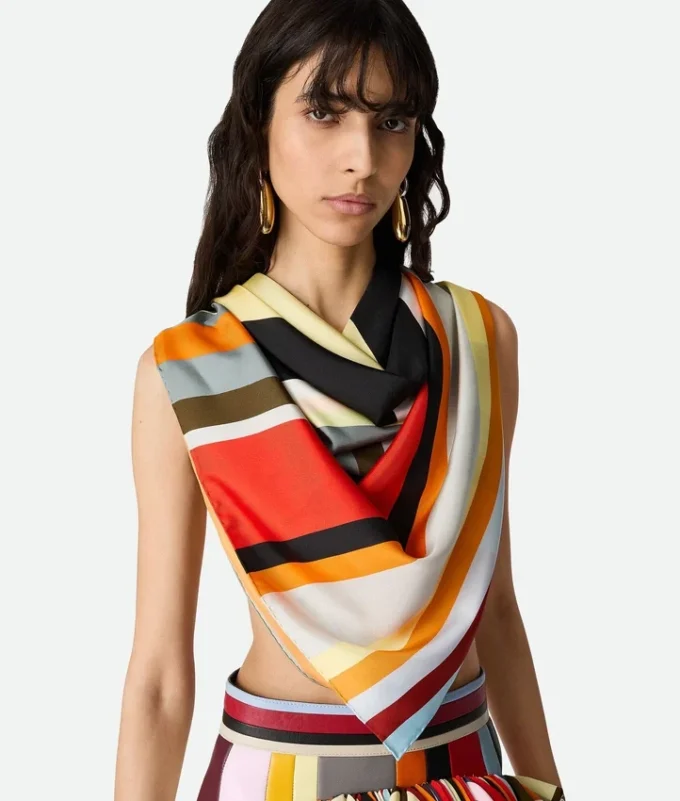 Foulard i randig silketwill Foulard i randig silketwill