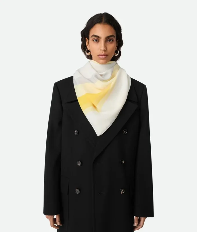 Foulard i randig silketwill Foulard i randig silketwill