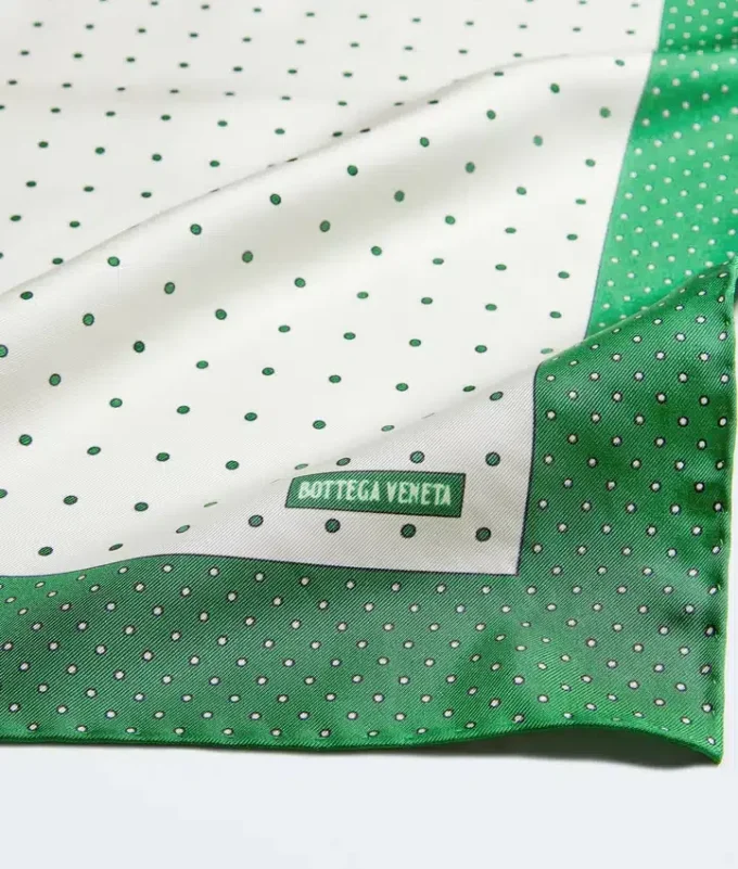 Foulard i silketwill Foulard i silketwill