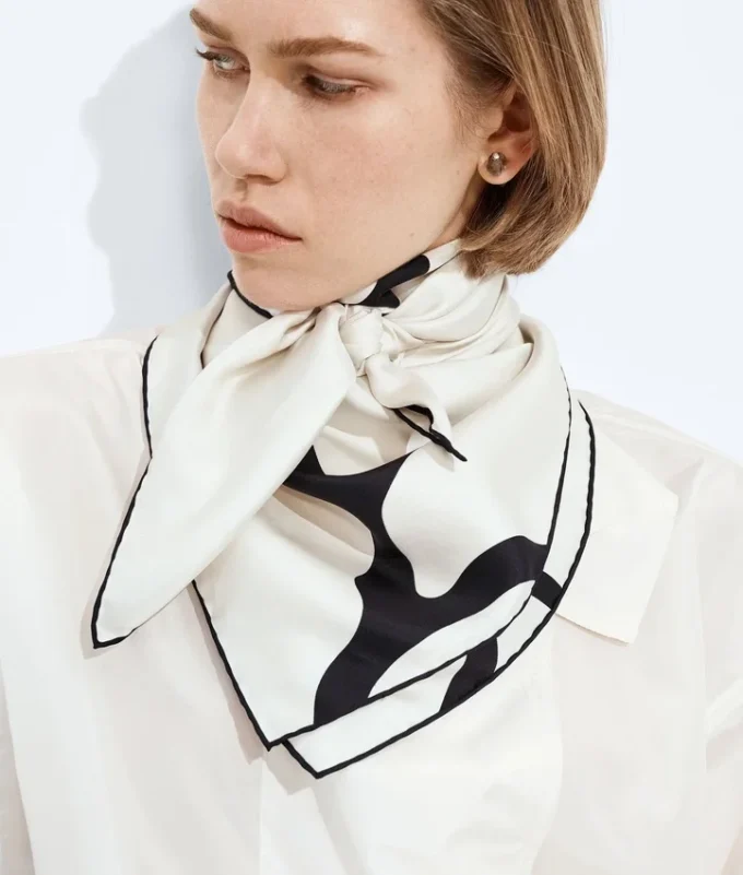 Foulard i silketwill Foulard i silketwill