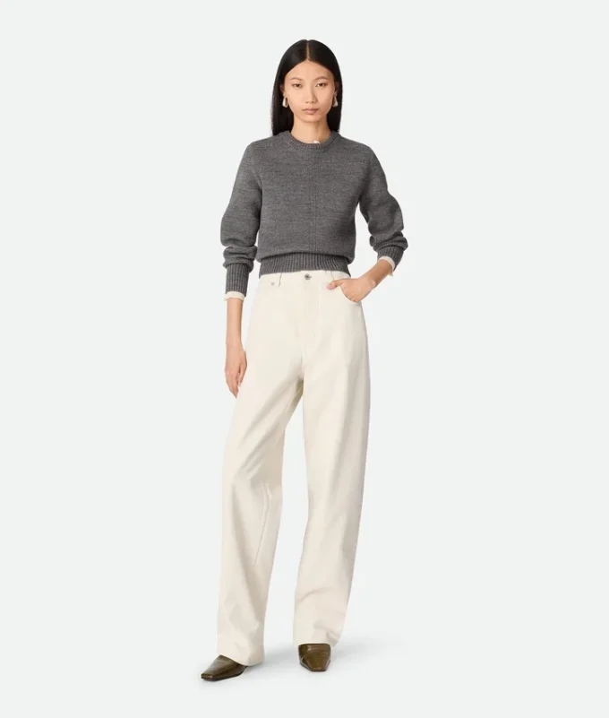 Färgade jeans med uppvikt fåll Färgade jeans med uppvikt fåll