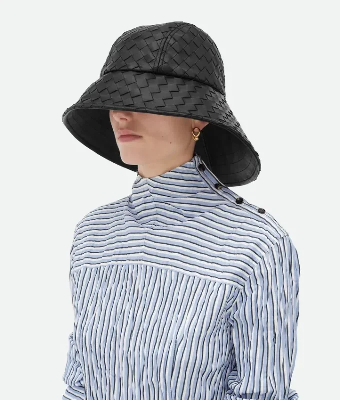 Intrecciato-hatt i läder Intrecciato-hatt i läder