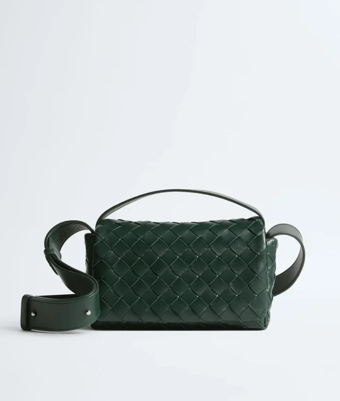 Intrecciato miniväska med lock Intrecciato miniväska med lock
