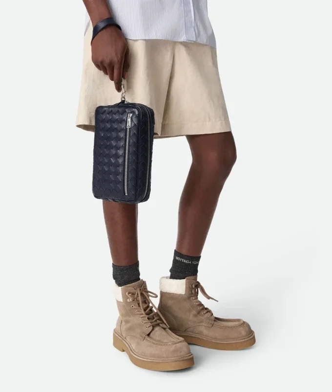 Intrecciato-pouch med handledsrem Intrecciato-pouch med handledsrem