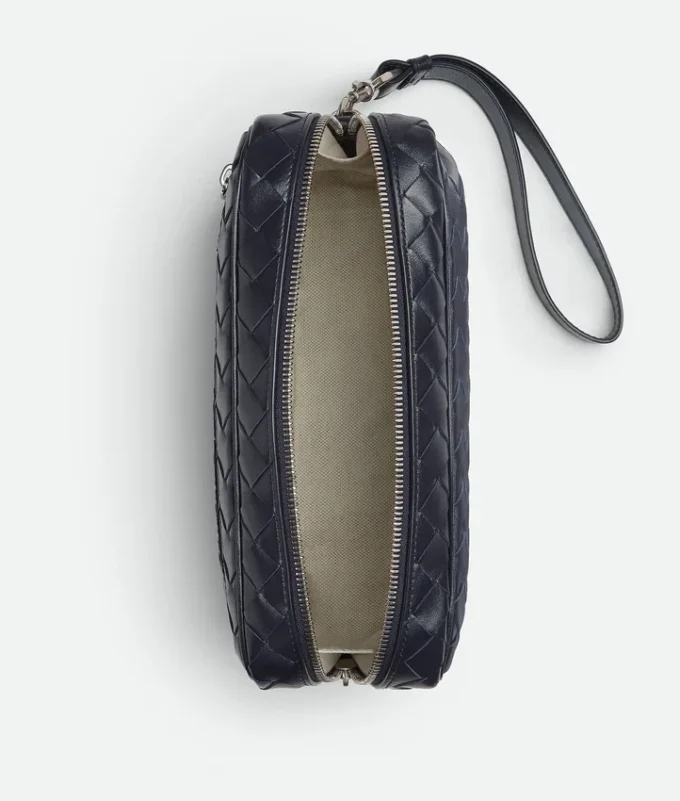 Intrecciato-pouch med handledsrem Intrecciato-pouch med handledsrem
