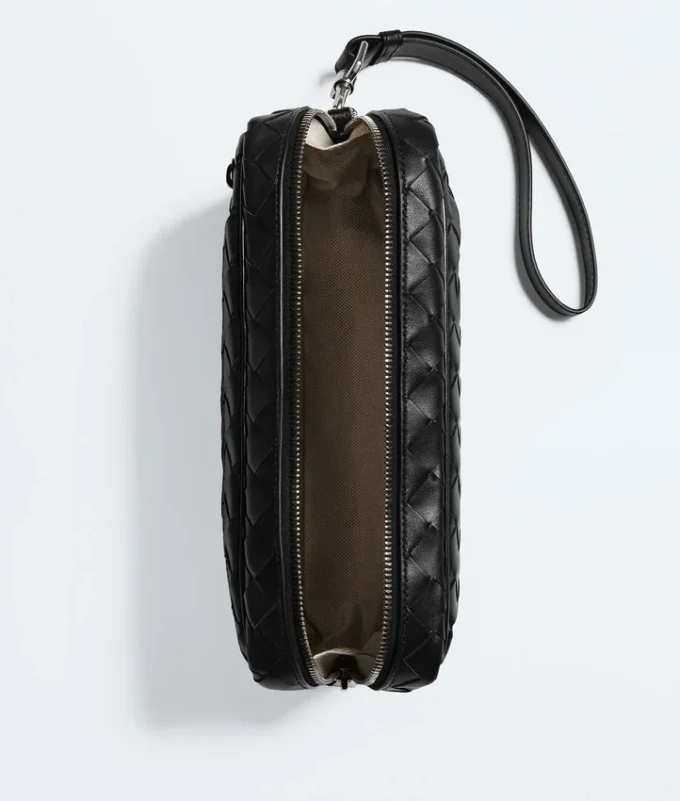 Intrecciato-pouch med handledsrem Intrecciato-pouch med handledsrem