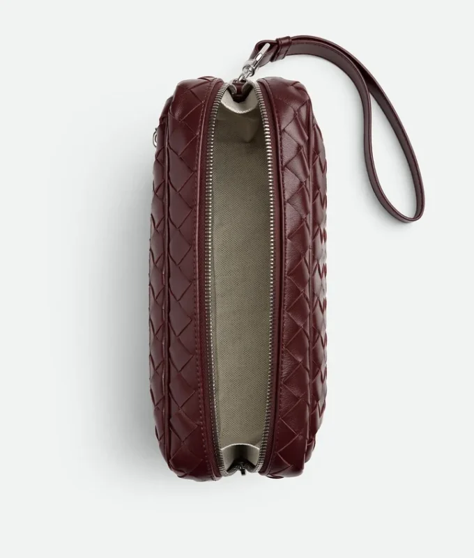 Intrecciato-pouch med handledsrem Intrecciato-pouch med handledsrem