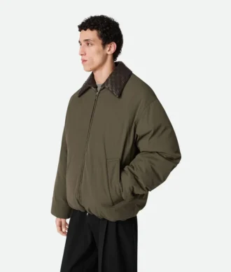 Jacka i tekniskt nylon
