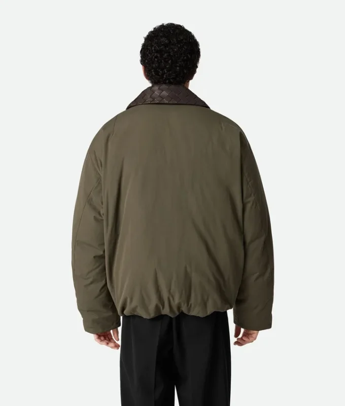 Jacka i tekniskt nylon
