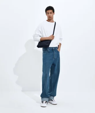 Jeans i medium indigo med uppvikt fåll