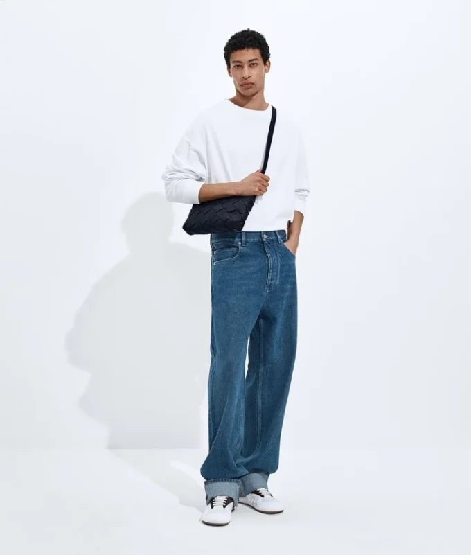 Jeans i medium indigo med uppvikt fåll Jeans i medium indigo med uppvikt fåll