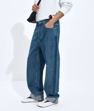 Jeans i medium indigo med uppvikt fåll