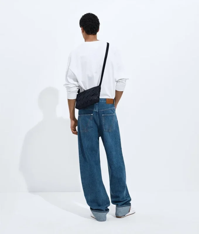 Jeans i medium indigo med uppvikt fåll Jeans i medium indigo med uppvikt fåll