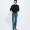 Jeans i medium indigotvättad denim med utsvängda ben