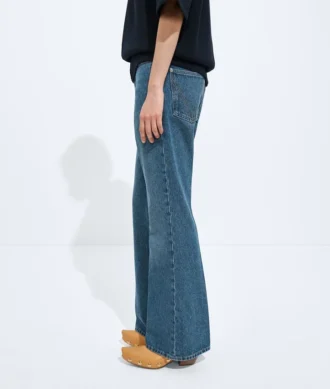 Jeans i medium indigotvättad denim med utsvängda ben