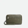 Liten Intrecciato-pouch med handledsrem Liten Intrecciato-pouch med handledsrem