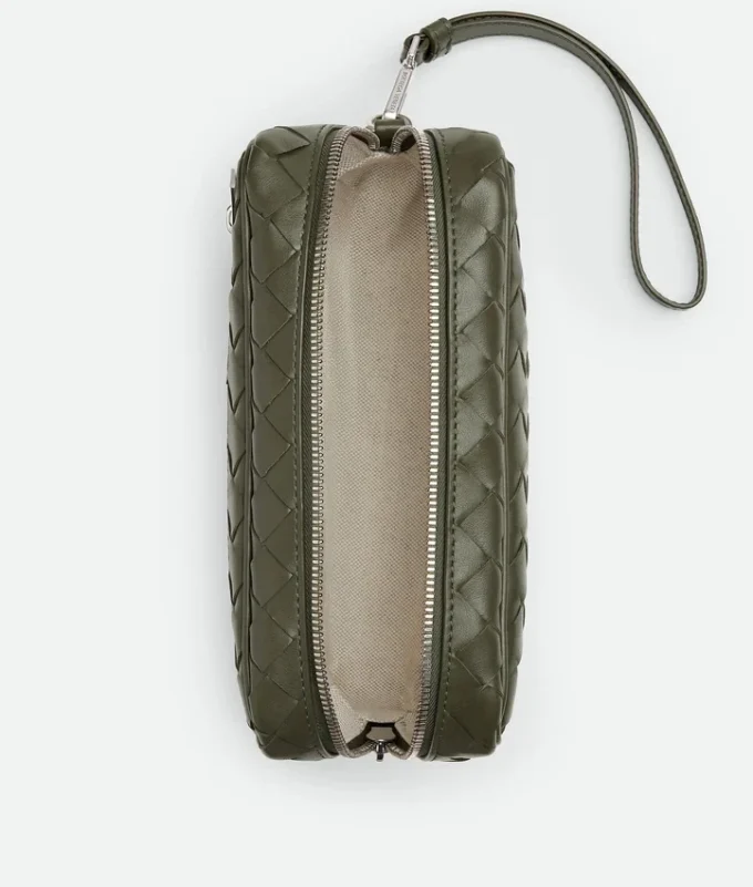 Liten Intrecciato-pouch med handledsrem Liten Intrecciato-pouch med handledsrem