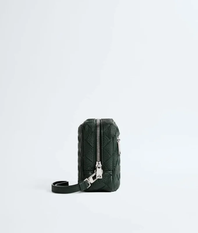Liten Intrecciato-pouch med handledsrem Liten Intrecciato-pouch med handledsrem