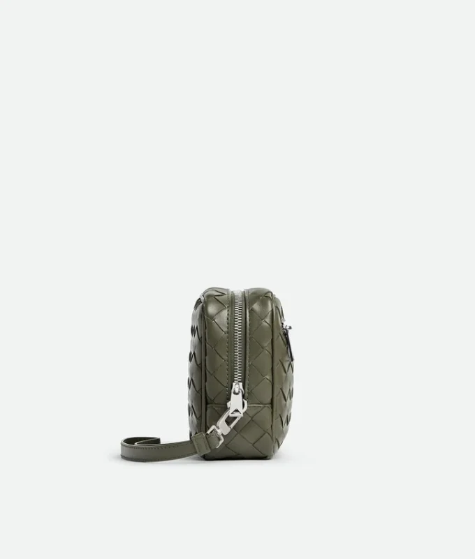 Liten Intrecciato-pouch med handledsrem Liten Intrecciato-pouch med handledsrem