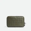 Liten Intrecciato-pouch med handledsrem Liten Intrecciato-pouch med handledsrem