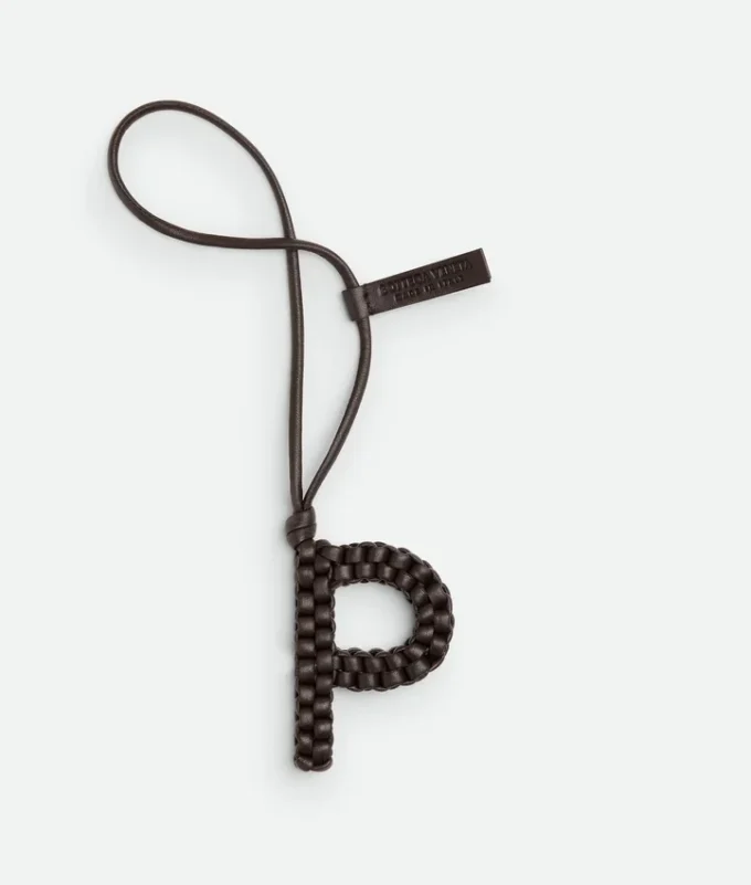 Charm i form af bokstaven P Charm i form af bokstaven P