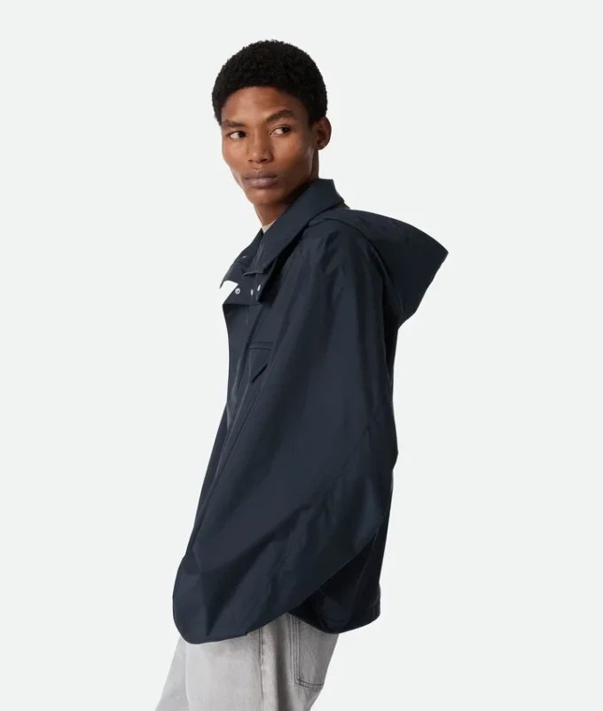 Packbar nylonblouson med huva Packbar nylonblouson med huva