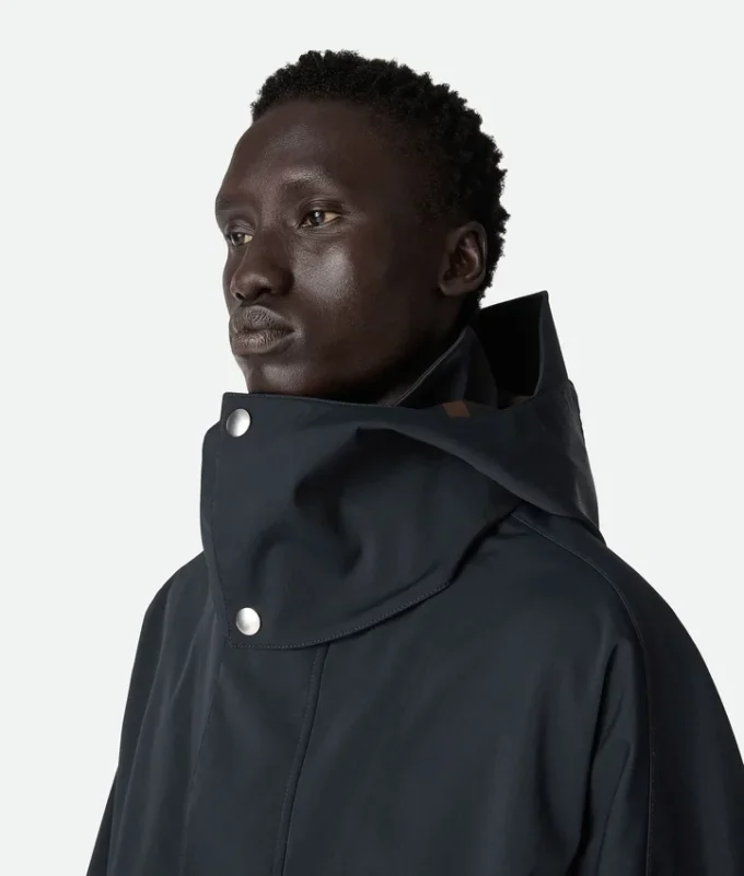 Parkas med huva i bonded tech-ull Parkas med huva i bonded tech-ull