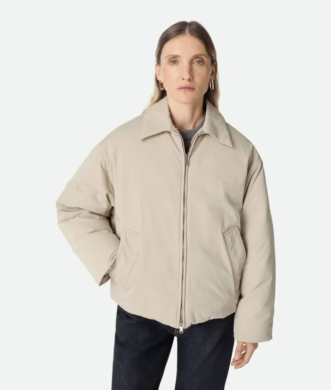 Pufferjacka i teknisk nylon Pufferjacka i teknisk nylon