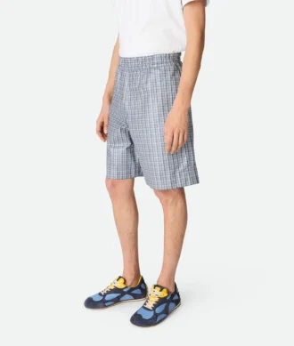 Shorts i tryckt läder