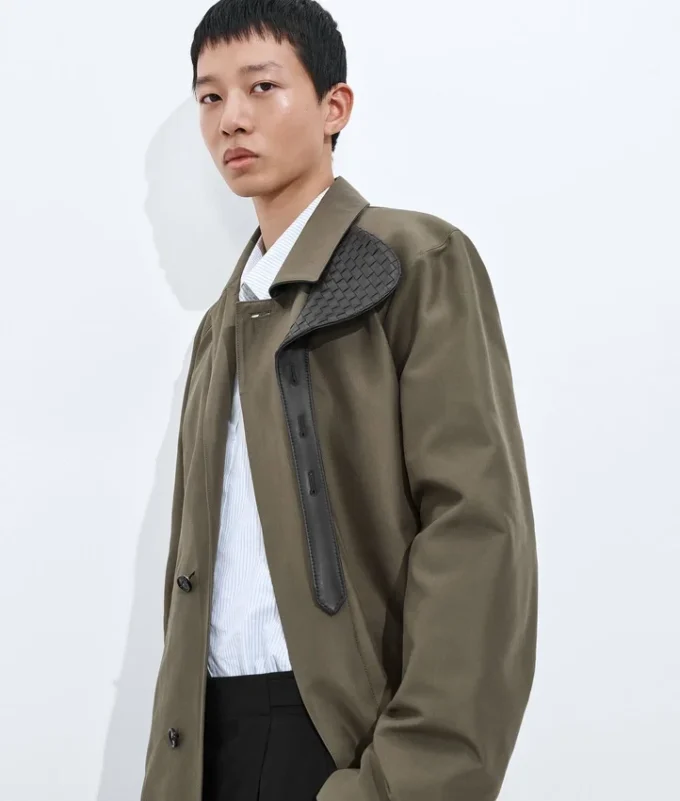 Trenchcoat i siden och nylon