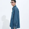 Över skjorta i medium indigoblå denim Över skjorta i medium indigoblå denim
