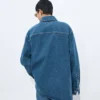 Över skjorta i medium indigoblå denim Över skjorta i medium indigoblå denim