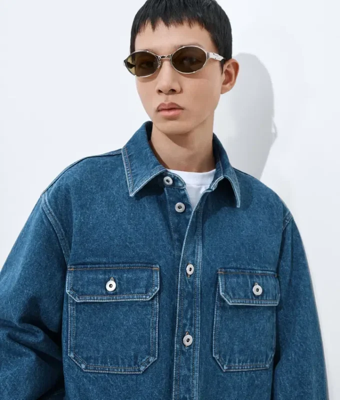 Över skjorta i medium indigoblå denim Över skjorta i medium indigoblå denim